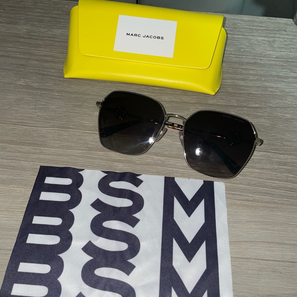 NEW Marc Jacobs Sunglasses aviator style Silver